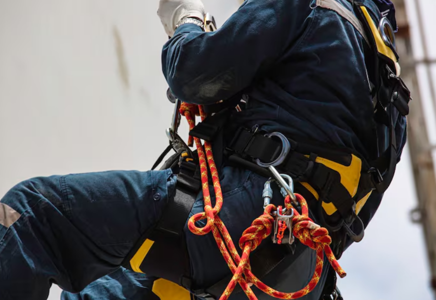 How a Ropes Course Harness Gives You Stability While Exploring Extreme Rope Challenges
